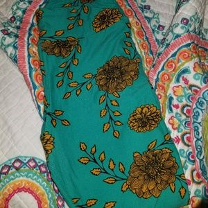 Beautiful peony leggings